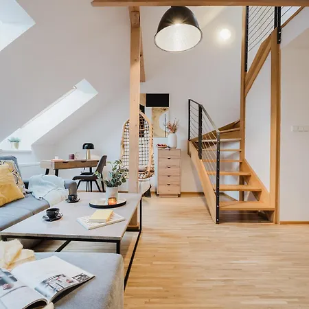 Days - Attic Loft - Work Space - Private Parking Lejlighed