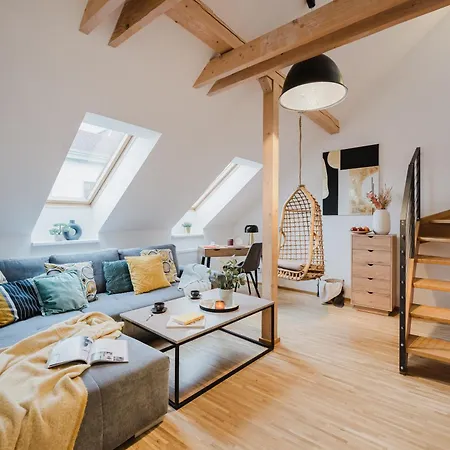 Days - Attic Loft - Work Space - Private Parking Appartement