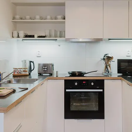 Days - W Authentic Czech Interior In Prague's Vibrant Neighborhood *
