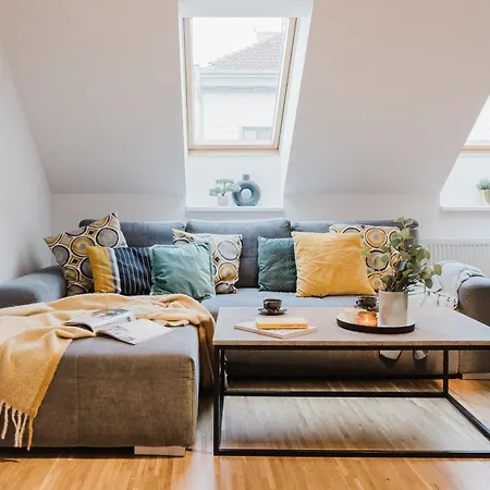 Days - W Authentic Czech Interior In Prague's Vibrant Neighborhood