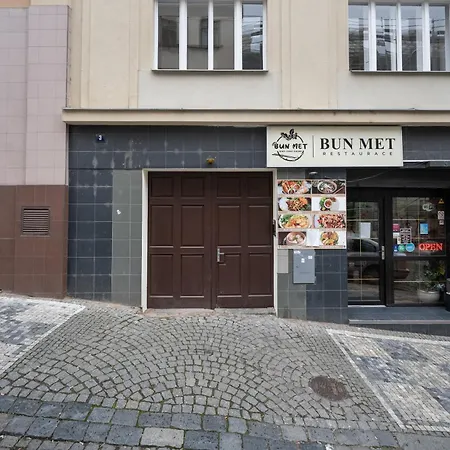 Days - W Authentic Czech Interior In Prague's Vibrant Neighborhood *