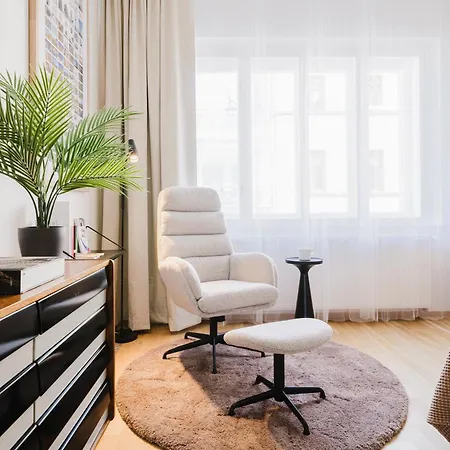 Days - W Authentic Czech Interior In Prague's Vibrant Neighborhood Praha