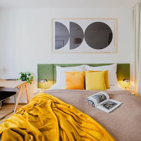 Days - W Authentic Czech Interior In Prague's Vibrant Neighborhood *