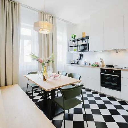 Days - W Authentic Czech Interior In Prague's Vibrant Neighborhood Apartmán