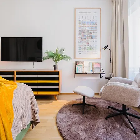 Days - W Authentic Czech Interior In Prague's Vibrant Neighborhood