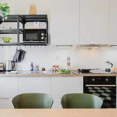 Days - W Authentic Czech Interior In Prague's Vibrant Neighborhood Praha