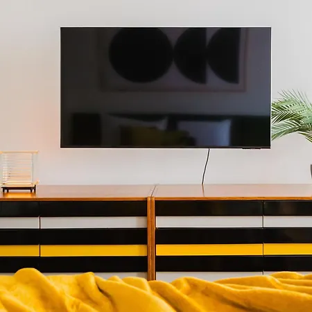 Days - W Authentic Czech Interior In Prague's Vibrant Neighborhood