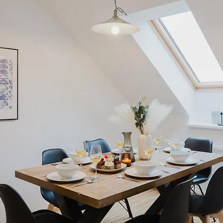 Days - Attic Loft - Work Space - Private Parking Lägenhet Prag