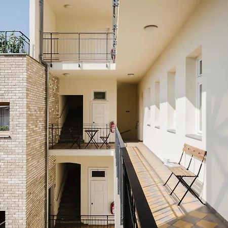 Days - W Authentic Czech Interior In Prague's Vibrant Neighborhood
